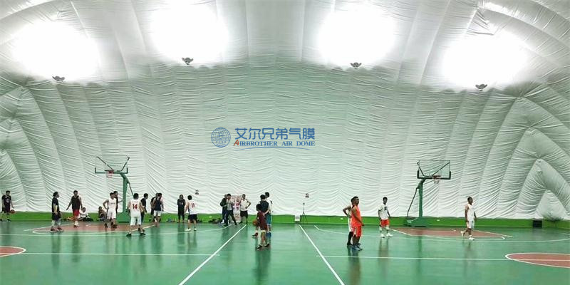 新型體育場館建筑，外觀大氣，造價不高