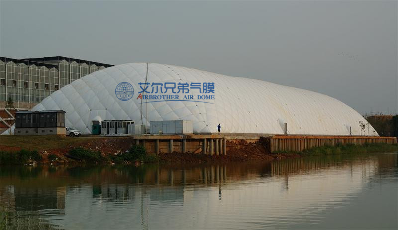 目前，用氣吹起來的建筑正成為建筑行業(yè)的一個熱點(diǎn)